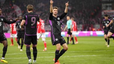 Thomas M&uuml;ller mostra que &eacute; o Rei da Bundesliga em goleada do Bayern