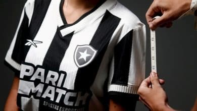 Inspirado em passado glorioso, Botafogo lan&ccedil;a novo uniforme para a temporada