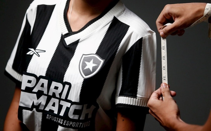 Inspirado em passado glorioso, Botafogo lança novo uniforme para a temporada