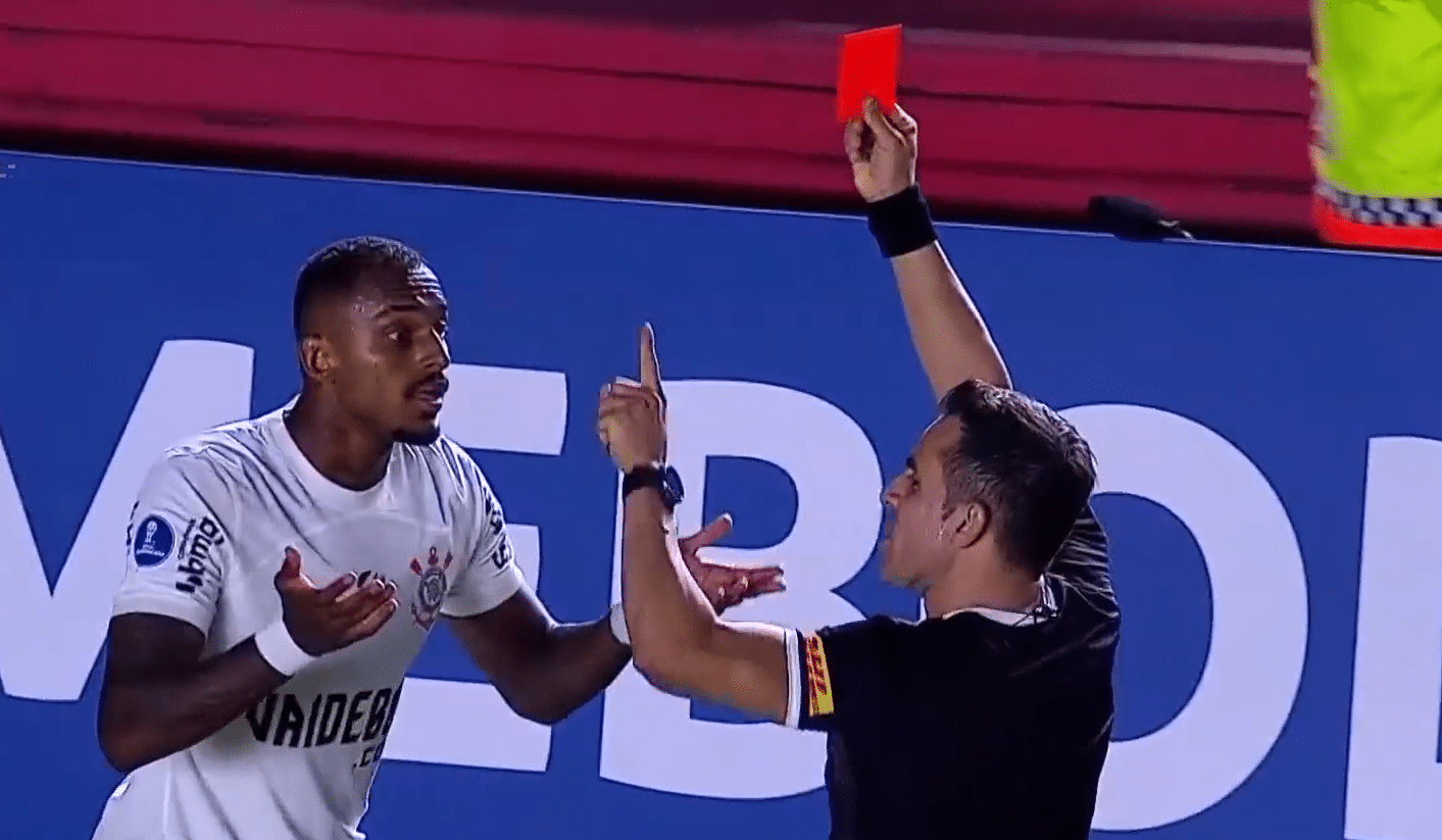 Raul Gustavo se desculpa ap&oacute;s expuls&atilde;o bizarra: &lsquo;Errei e acabei prejudicando o Corinthians&rsquo;