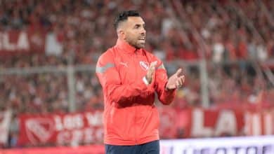 T&eacute;vez d&aacute; susto em torcedores ap&oacute;s ser internado com dores no peito na Argentina