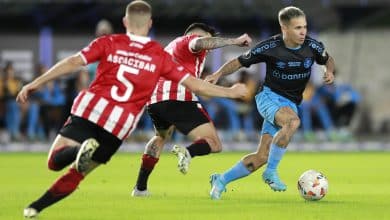 Gr&ecirc;mio prova que &eacute; Imortal, vence o Estudiantes com dez e renasce na Libertadores