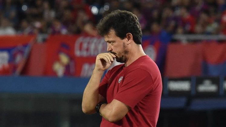 &lsquo;Inadmiss&iacute;vel&rsquo;: Diniz detona indisciplina de afastados do Fluminense