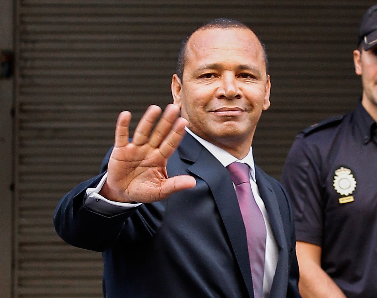 Pai de Neymar dando tchauzinho