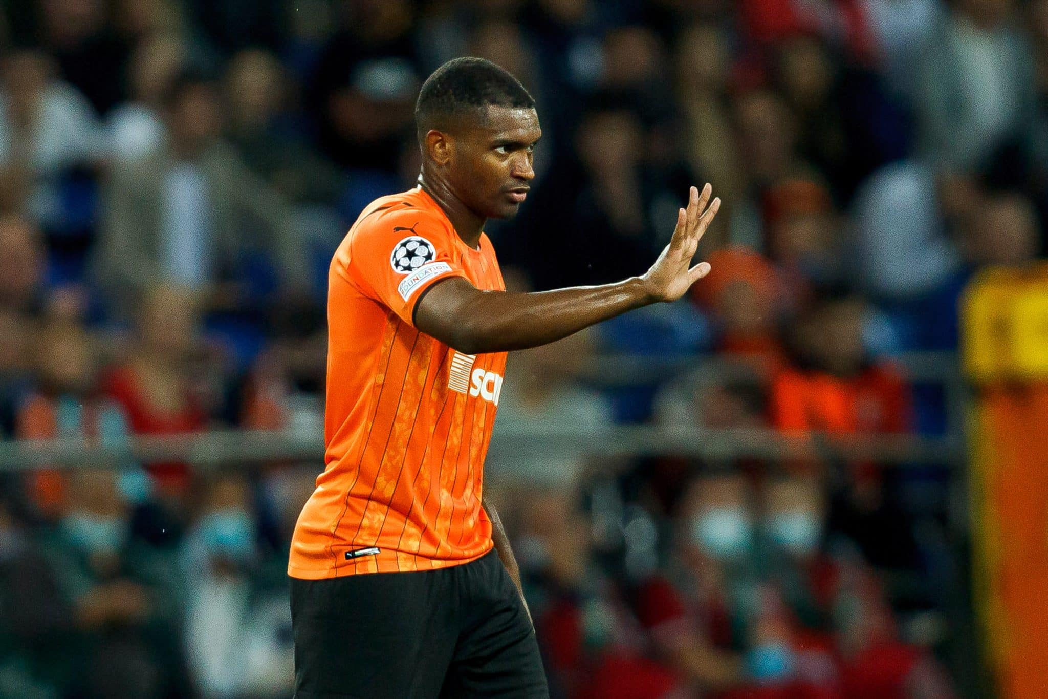 Marlon pelo Shakhtar Donetsk na Champions League em 2021: zagueiro tem contrato at&eacute; 2026 com os ucranianos - Foto: Icon sport