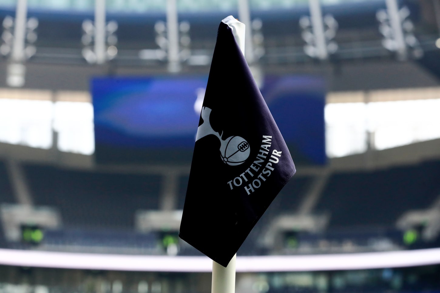 Donos do PSG querem comprar parte do Tottenham