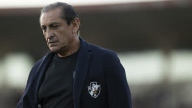 Um m&ecirc;s sem jogar, sem Payet e sem refor&ccedil;os: como o Vasco chega para o Brasileiro