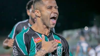 Sem avan&ccedil;ar com Macei&oacute;, Santos corre para contratar par&ccedil;a de Neymar