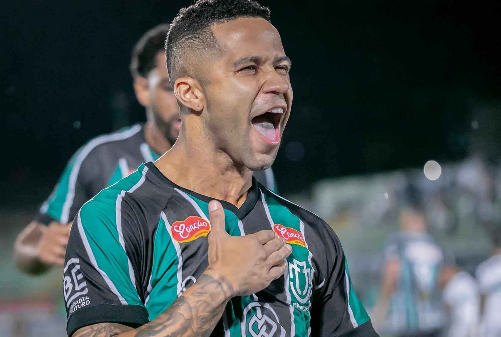 Sem avan&ccedil;ar com Macei&oacute;, Santos corre para contratar par&ccedil;a de Neymar