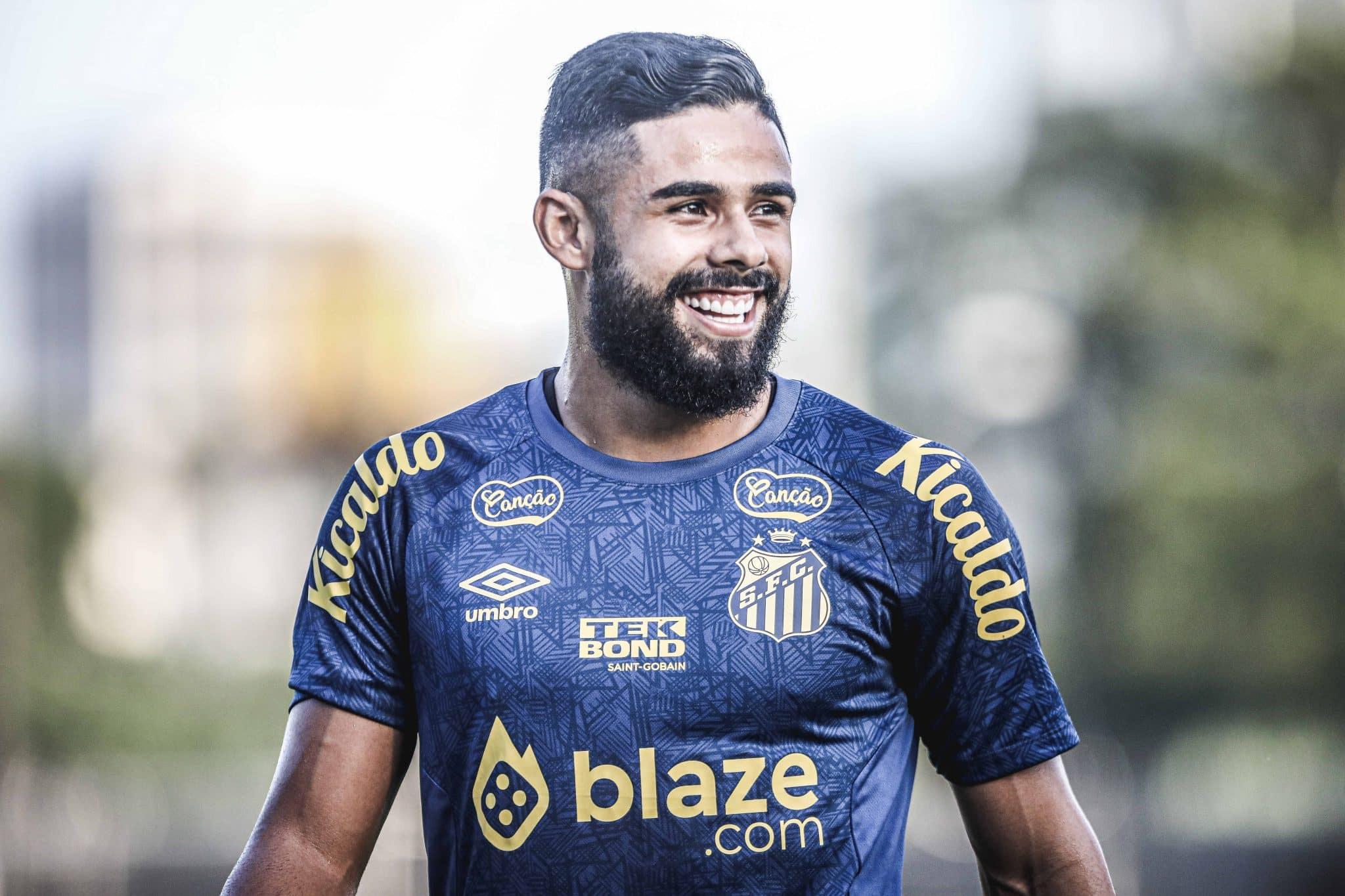 Santos e Fortaleza concluem detalhes por troca entre Felipe Jonatan e Escobar