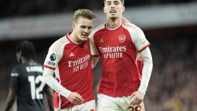 Sem sofrer, Arsenal vence Luton Town e prova que t&iacute;tulo da Premier League &eacute; poss&iacute;vel