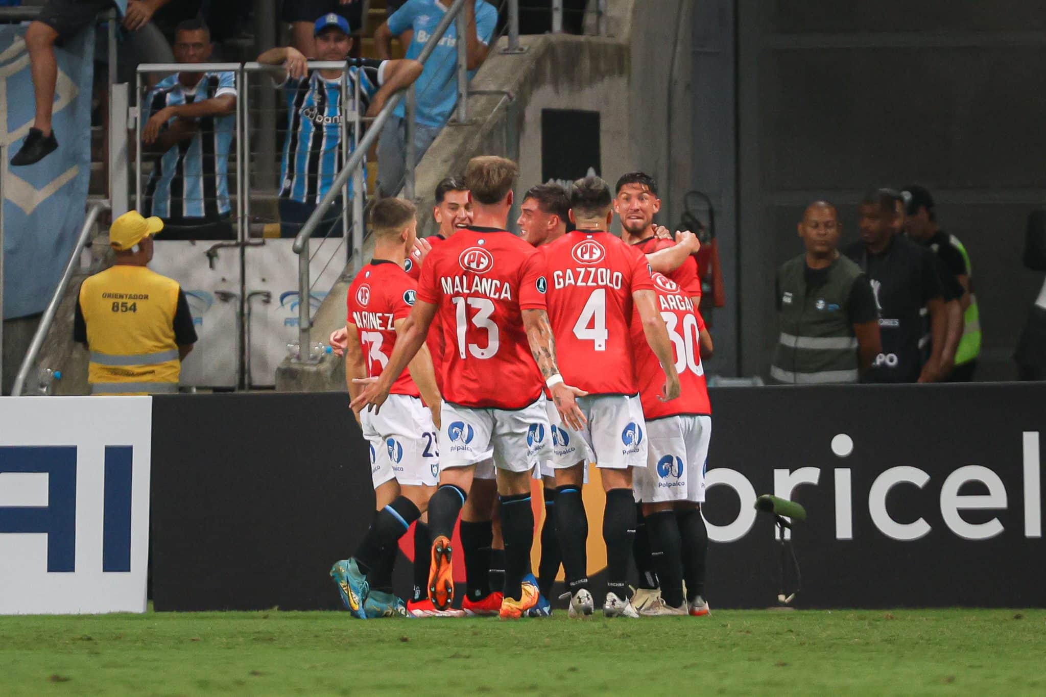Huachipato repete 2013, vence na Arena e complica o Gr&ecirc;mio na Libertadores