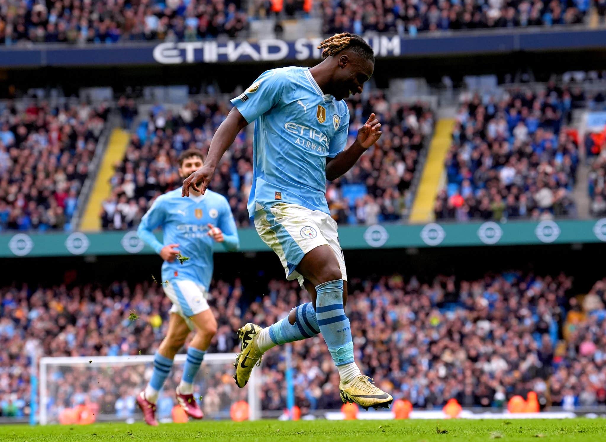 Com Doku dominante, City amassa o Luton e &eacute; l&iacute;der provis&oacute;rio da Premier League