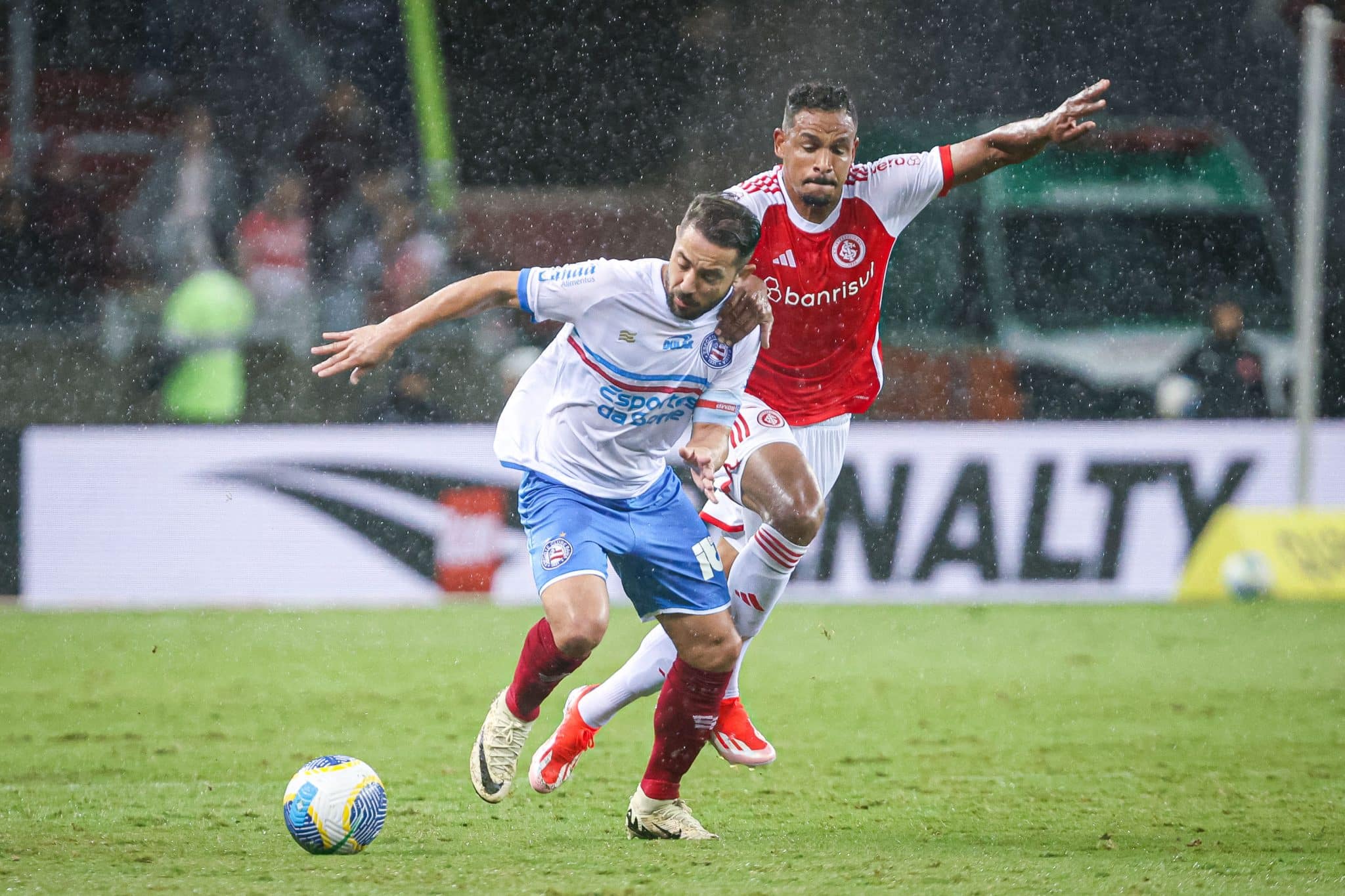 Vers&aacute;til, Fernando teve grande atua&ccedil;&atilde;o coroada com o primeiro gol pelo Internacional