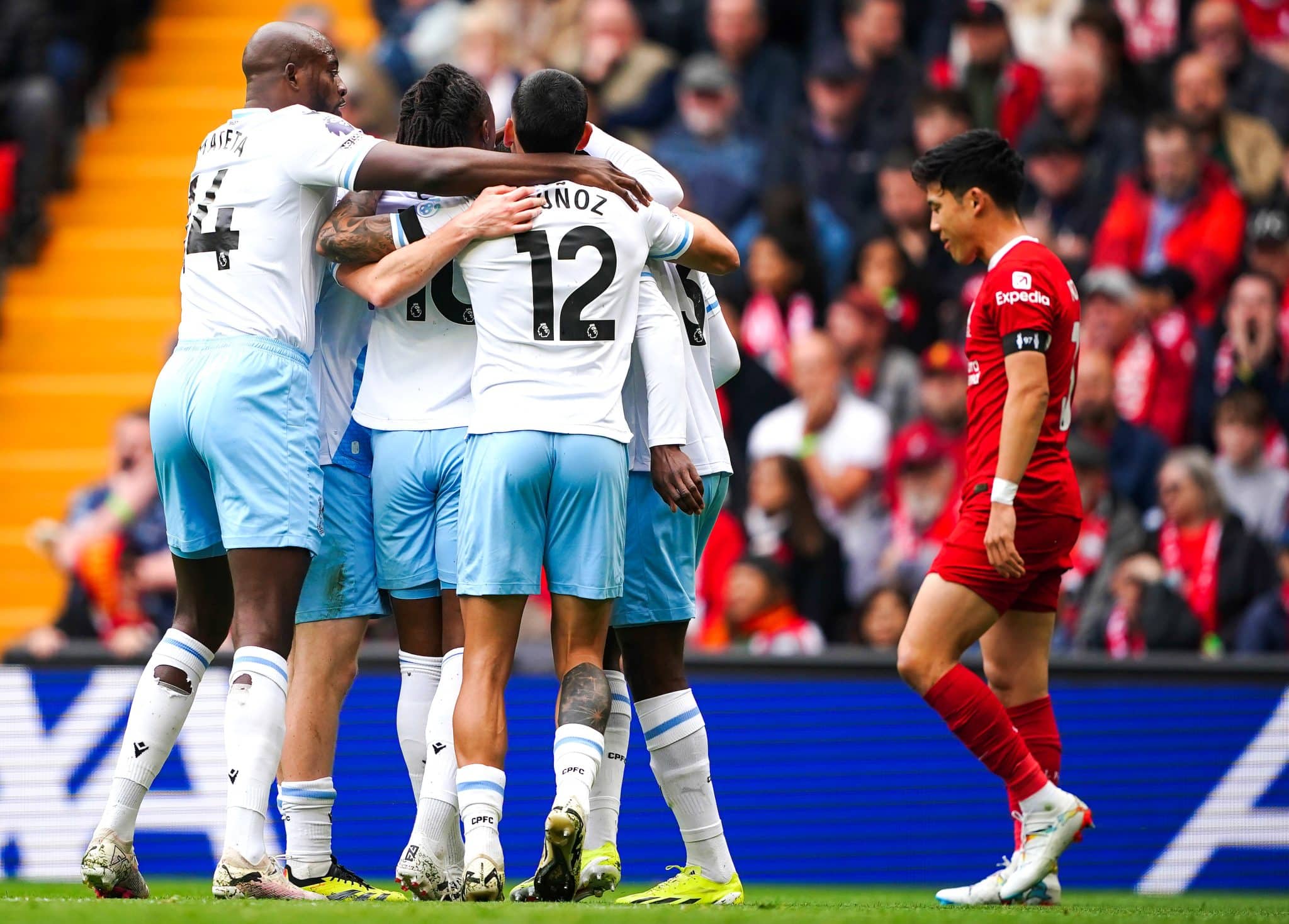 Liverpool cansa de perder chances, cai para o Palace e se complica na Premier League