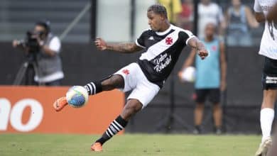 Vasco aproveita tradicionais falhas do Gr&ecirc;mio para estrear com vit&oacute;ria no Brasileiro