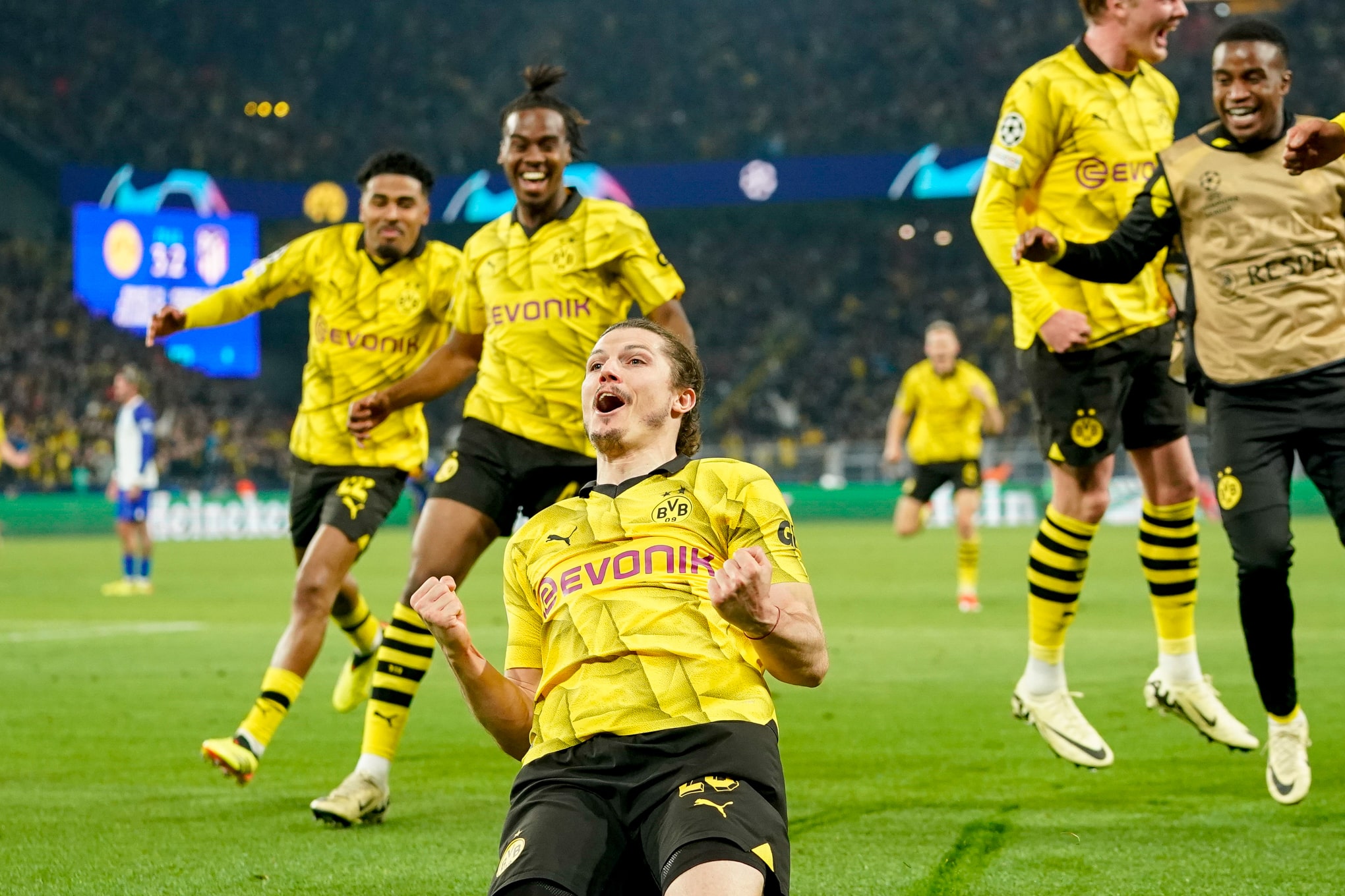 Atl&eacute;tico de Madrid amarela diante do Borussia Dortmund e &eacute; eliminado da Champions