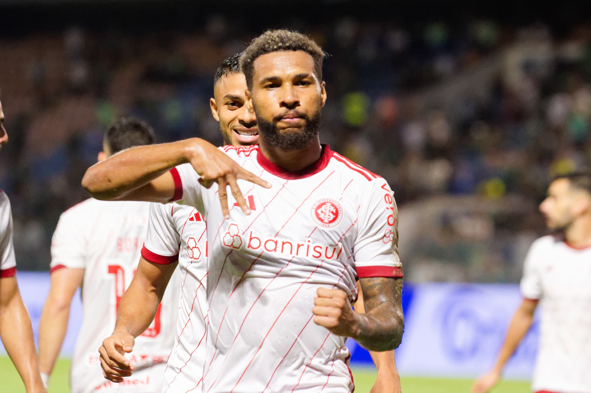 Wesley surpreende positivamente e assume titularidade no Internacional