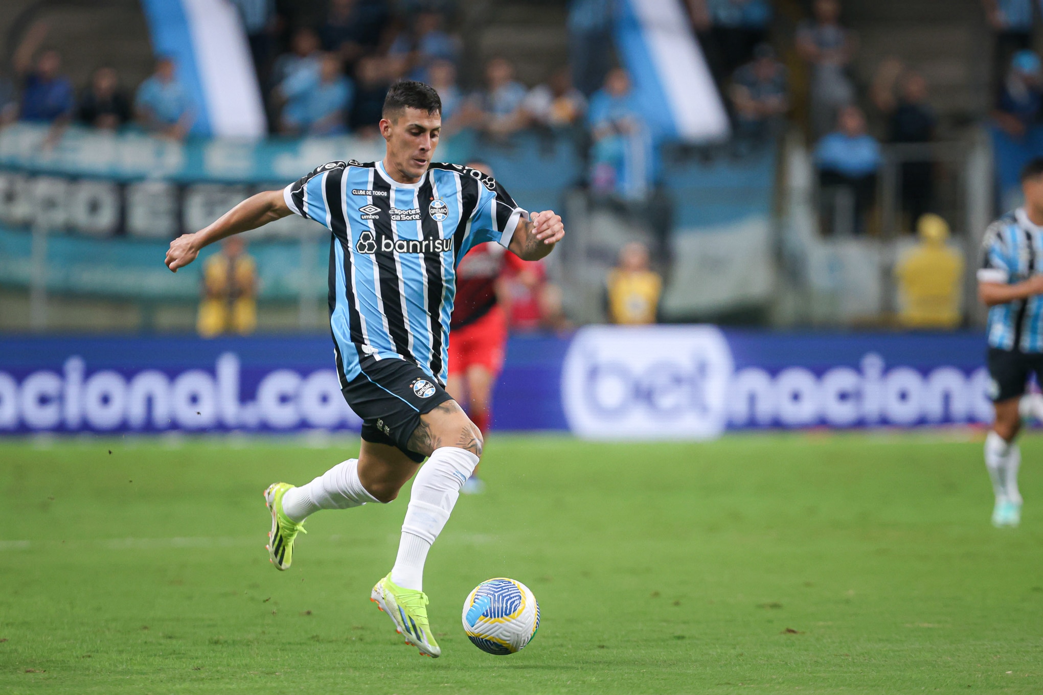 Problemas musculares viram drama no Gr&ecirc;mio, e Pav&oacute;n &eacute; a nova v&iacute;tima
