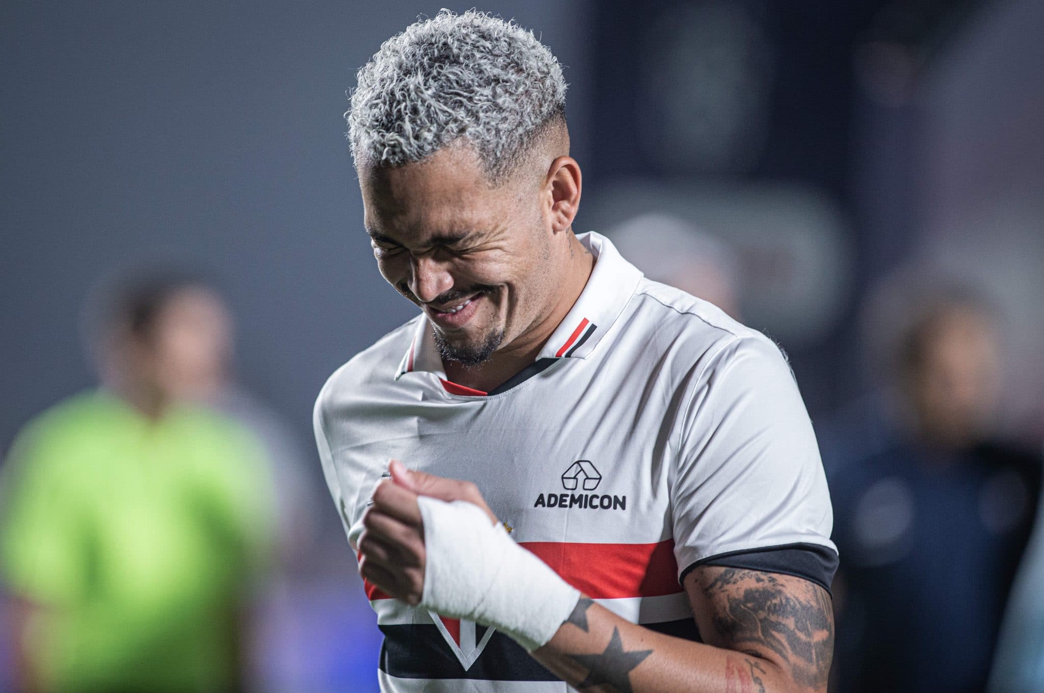 Com Zubeld&iacute;a de olho, S&atilde;o Paulo finalmente mostra futebol e vence Atl&eacute;tico-GO