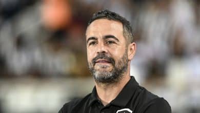 Com p&eacute;s no ch&atilde;o, Artur Jorge v&ecirc; vit&oacute;ria do Botafogo em cl&aacute;ssico como evolu&ccedil;&atilde;o do time