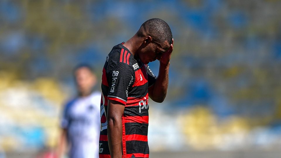 No clássico no Maracanã, confianças reviradas dum campeonato emocionado, sob pressão