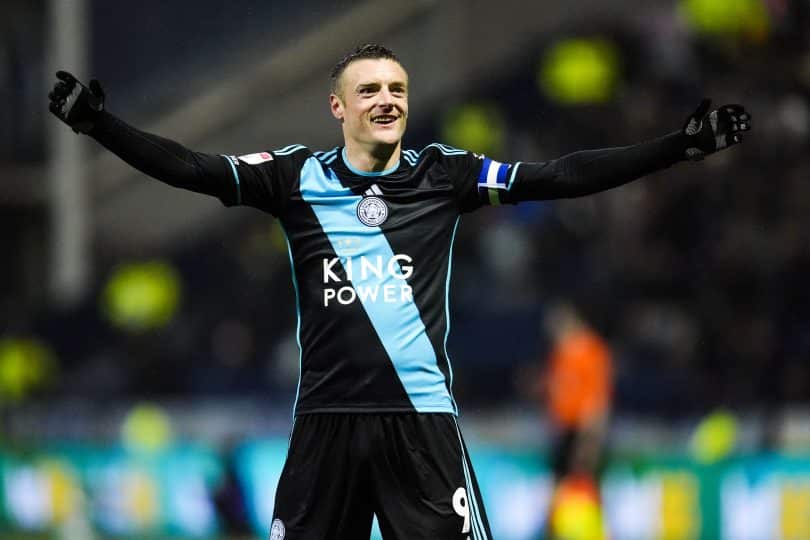 Vardy retorna à Premier League com mais uma história cinematográfica no Leicester