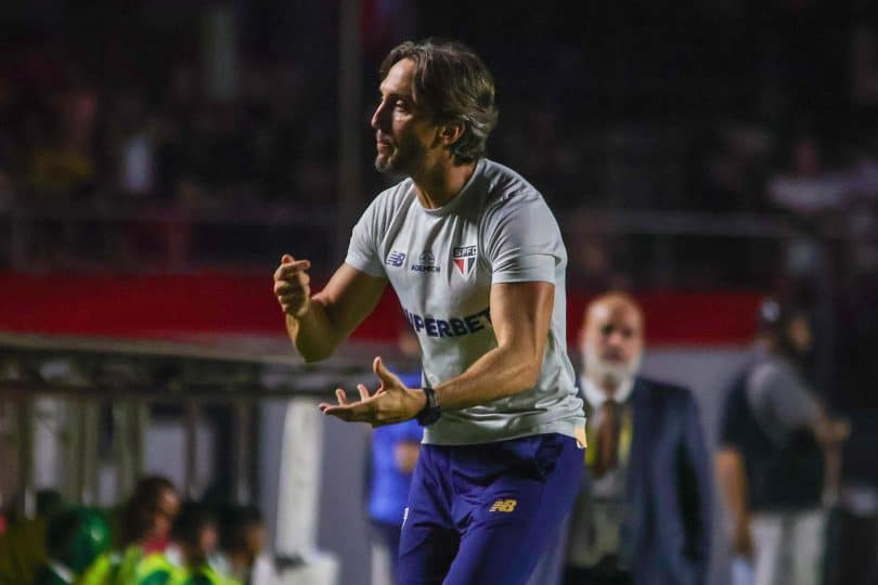 O plano de Zubeldía para lidar com a maratona de jogos e as lesões no São Paulo