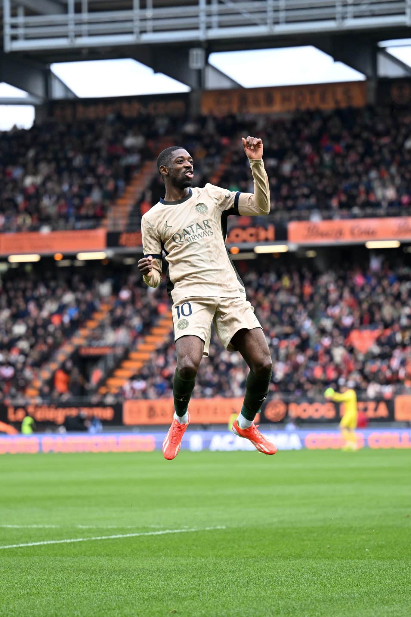 Dupla Mbapp&eacute;-Dembel&eacute; aniquila Lorient, PSG goleia e se aproxima de t&iacute;tulo da Ligue 1