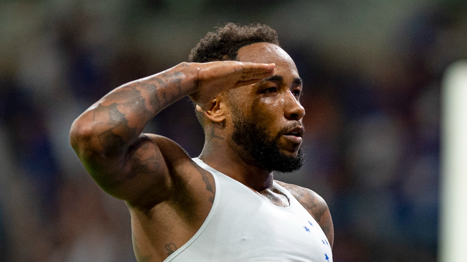 Botafogo volta a levar gol no fim e Cruzeiro vence jogo maluco no Brasileir&atilde;o