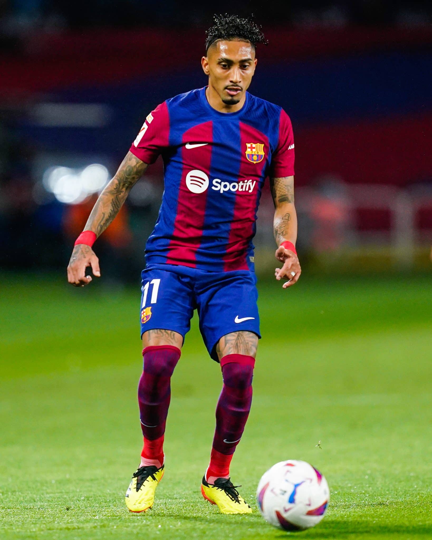 Desempenho recente de Raphinha faz diretoria do Barcelona repensar seu futuro