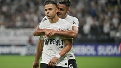 Romero e mais dez: paraguaio cala cr&iacute;ticos e Corinthians goleia na Sul-Americana