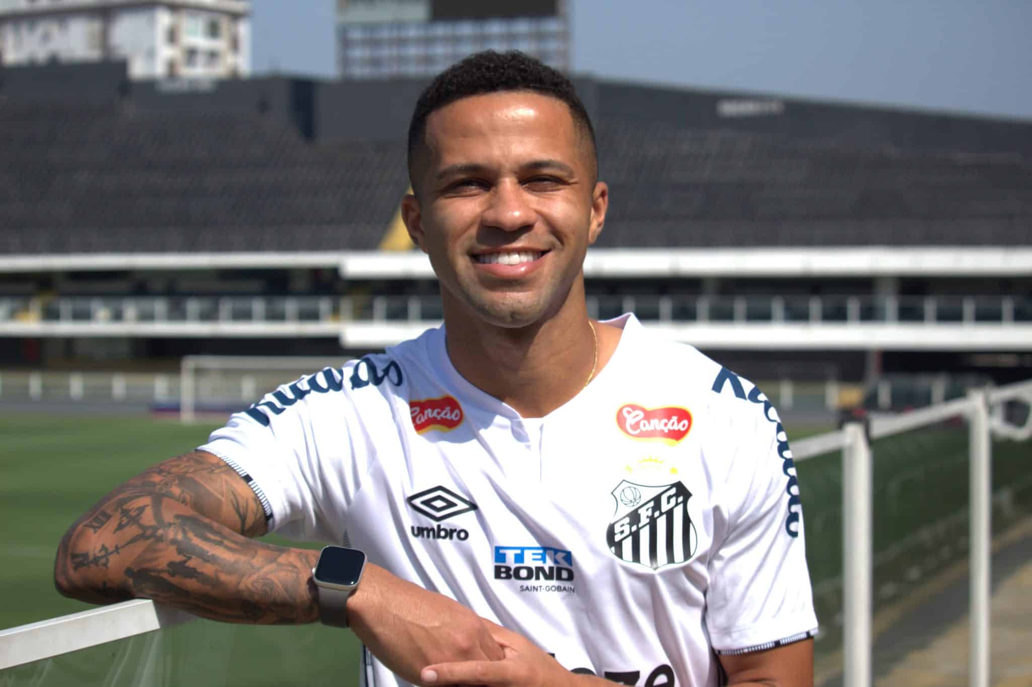 Apoiado por Neymar, Serginho &eacute; apresentado no Santos e aguarda conversa com Carille
