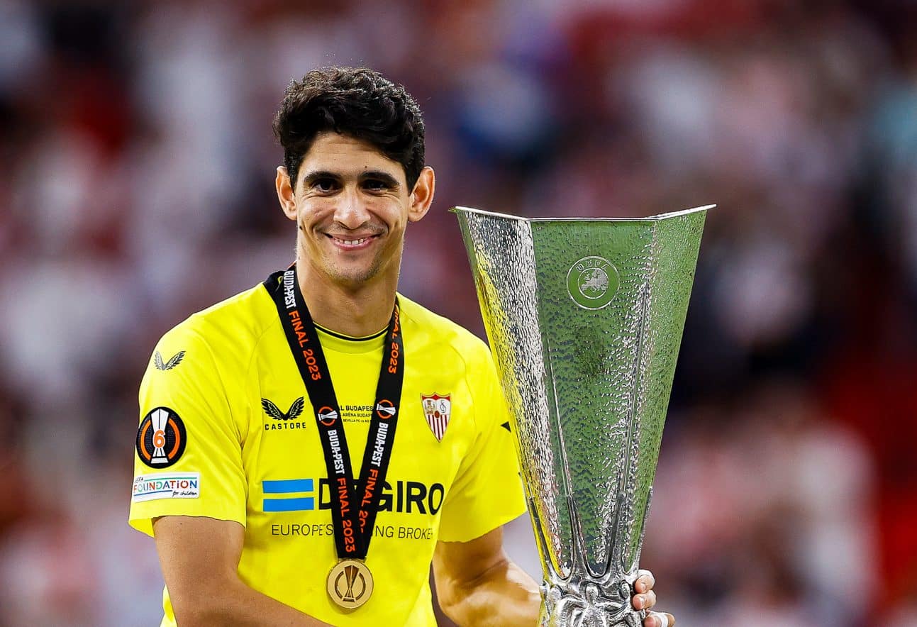 Destaque na Copa do Catar, goleiro explica sa&iacute;da do Sevilla: &lsquo;Tinha pouca vida&rsquo;