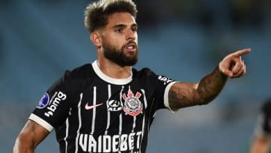 Corinthians tem pane defensiva no fim e s&oacute; empata com o Racing-URU na Sul-Americana