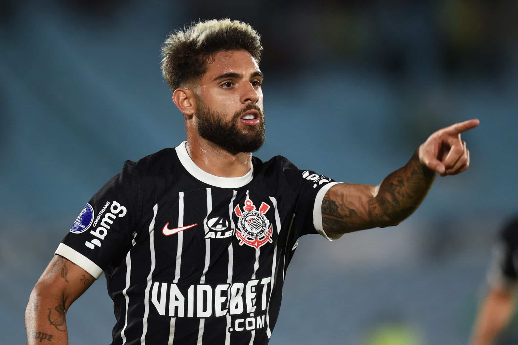 Corinthians tem pane defensiva no fim e s&oacute; empata com o Racing-URU na Sul-Americana