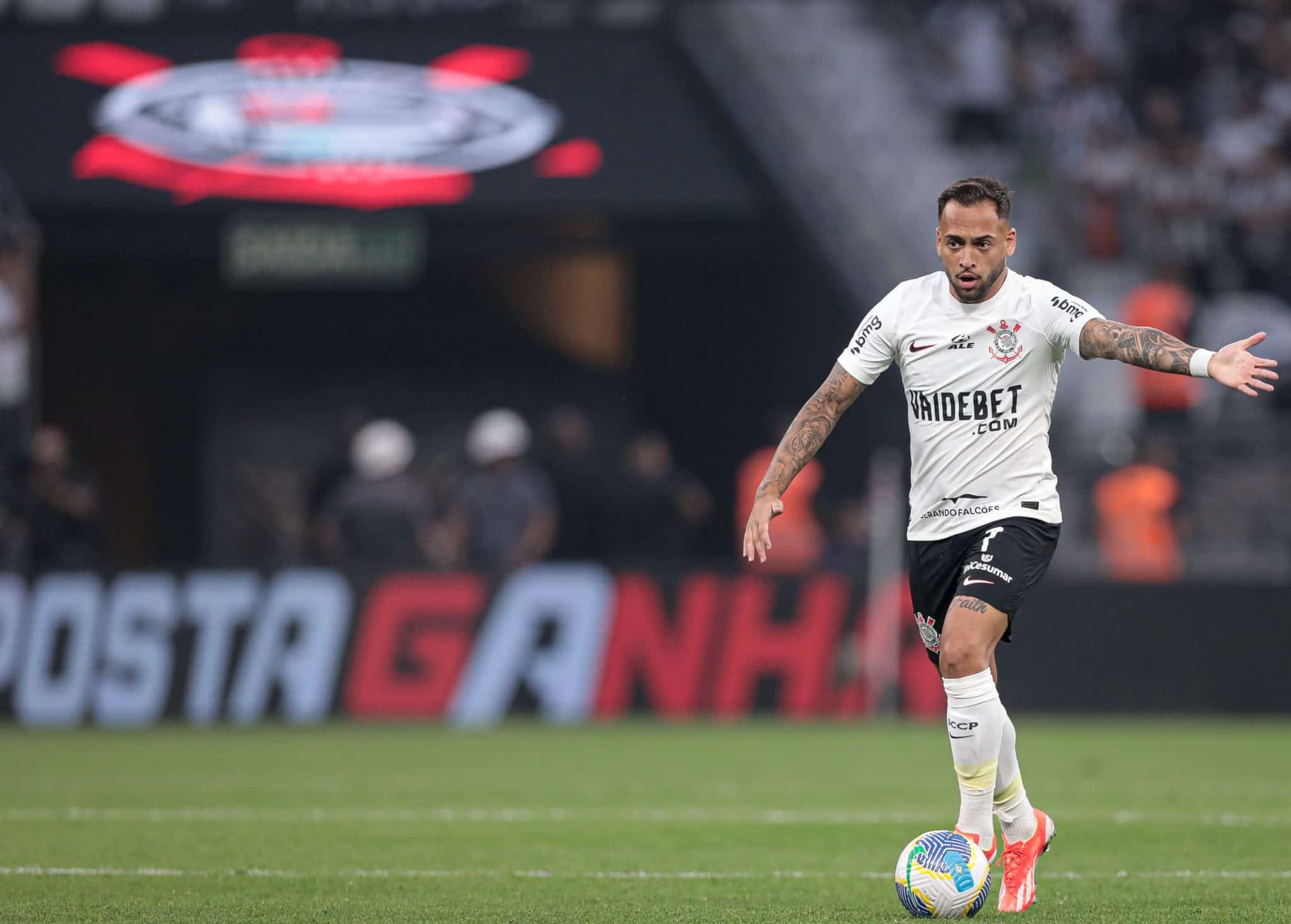 Les&atilde;o grave tira Maycon do Corinthians at&eacute; o fim do ano