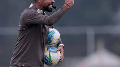 Corinthians respalda Ant&oacute;nio Oliveira em meio &agrave; crise de bastidores