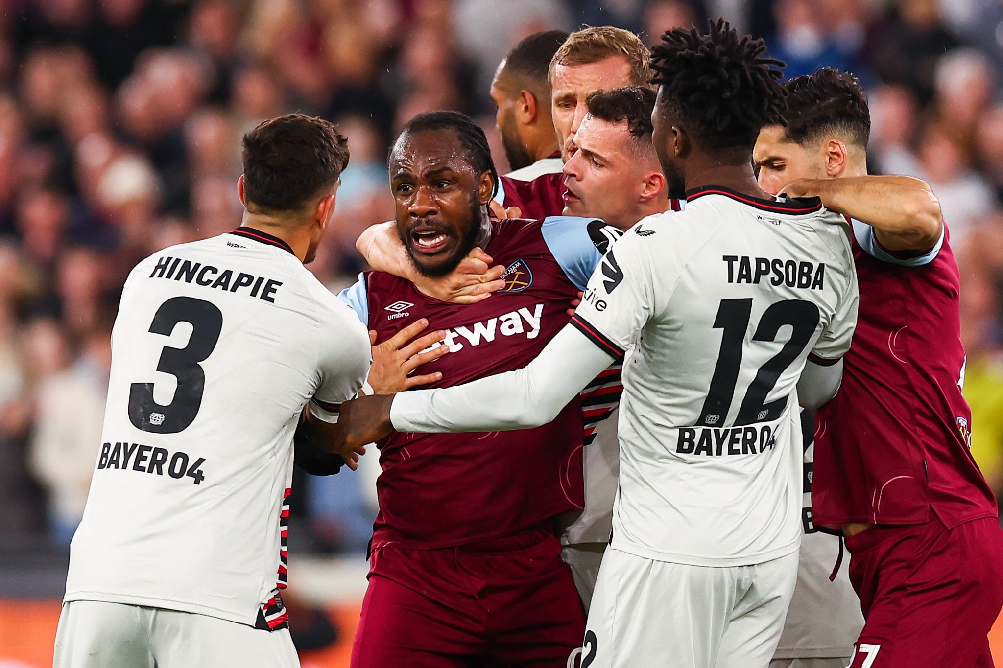 &lsquo;Jogamos contra 14&rsquo;: Antonio n&atilde;o engole elimina&ccedil;&atilde;o do West Ham para o Leverkusen