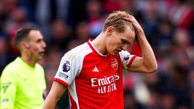 Deixou chegar! Villa acaba com Arsenal no Emirates, e City s&oacute; depende de si para t&iacute;tulo
