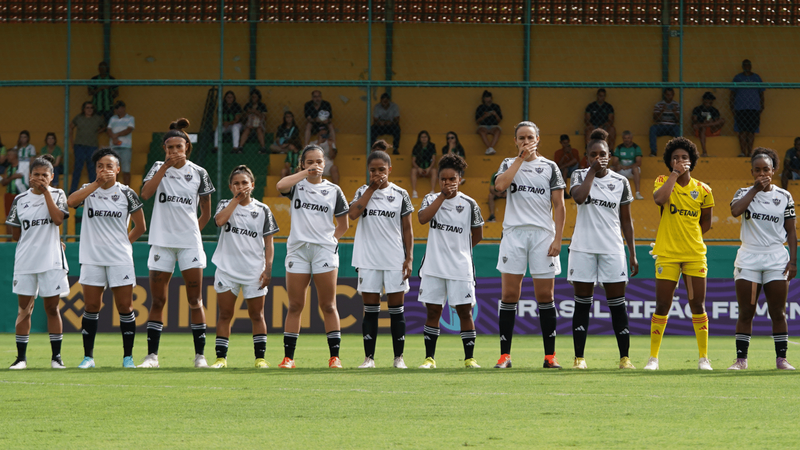Atl&eacute;tico-MG tenta ser &lsquo;paix&atilde;o nacional&rsquo;, mas se desvaloriza negligenciando o futebol feminino