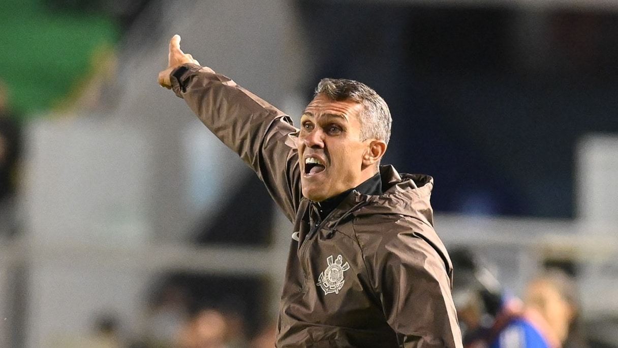 Auxiliar explica Wesley no banco e 412 minutos de seca no ataque do Corinthians