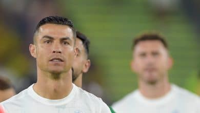 Ap&oacute;s cotovelada, Cristiano Ronaldo nega mau comportamento, mas ser&aacute; punido