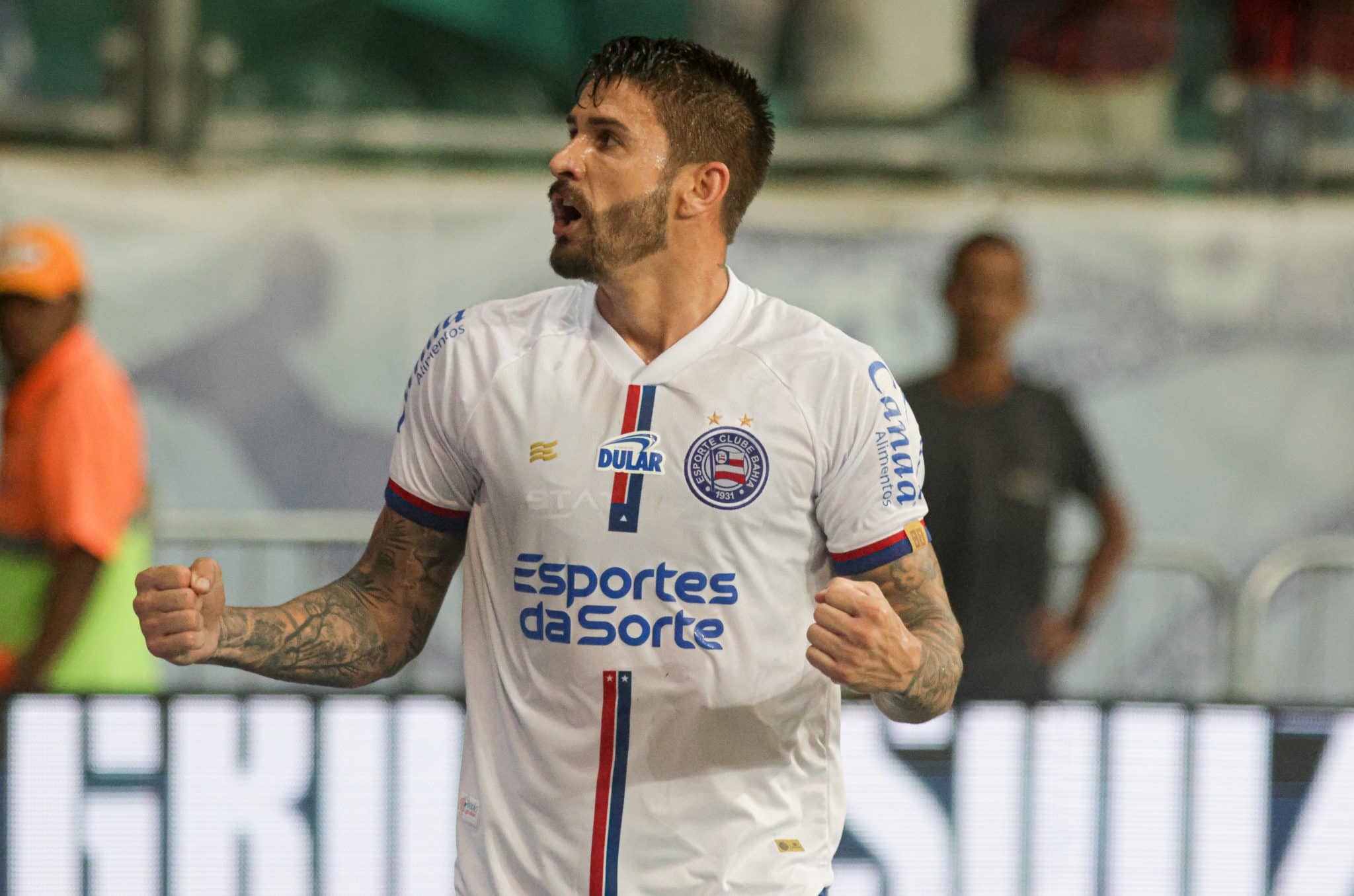 Com gol do contestado Everaldo, Bahia bate Gr&ecirc;mio na Fonte Nova e sobe para o G4