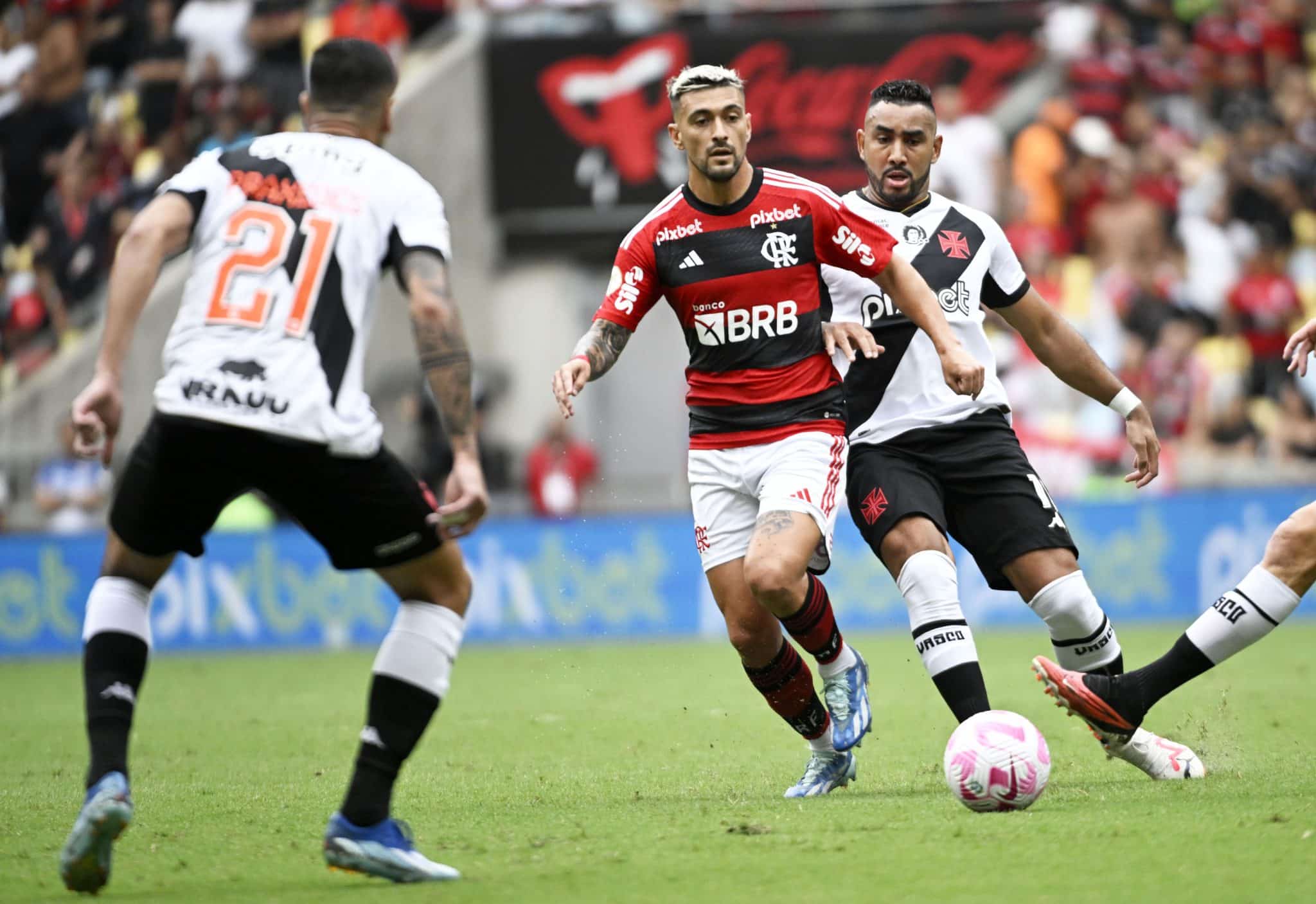 Flamengo e Vasco devem repetir acordo para mandos de cl&aacute;ssicos no Brasileir&atilde;o