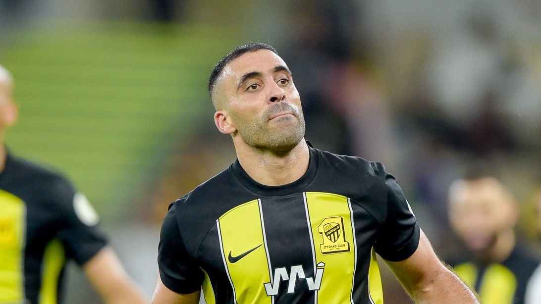 Torcedor saudita &eacute; detido ap&oacute;s dar chibatadas em jogador do Al-Ittihad