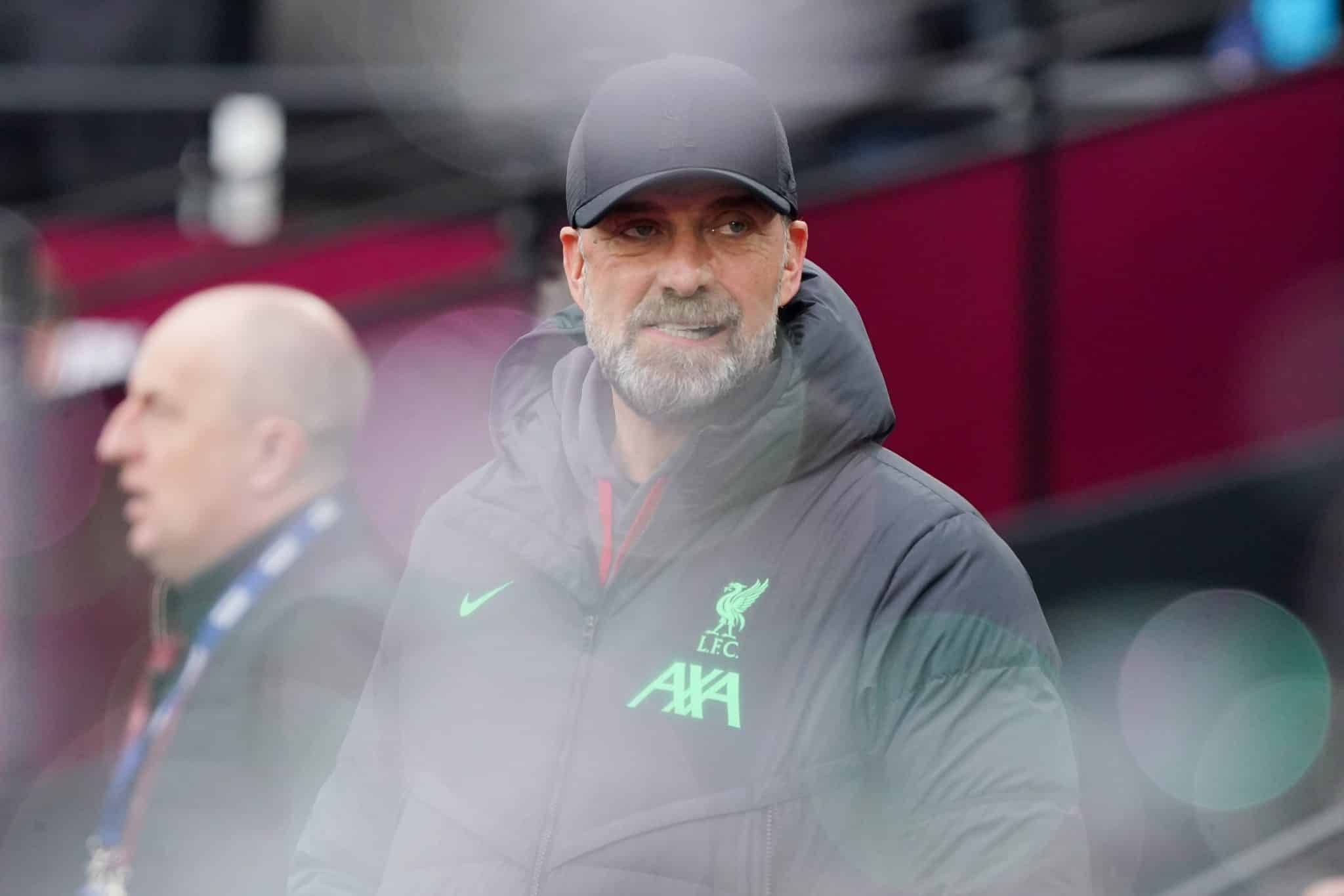 Empate p&eacute;ssimo fica em 2&ordm; plano para um Liverpool que v&ecirc; Klopp e Salah brigarem