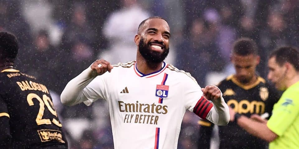 Em jogaço de cinco gols, Lyon supera Monaco e, de quebra, dá título da Ligue 1 ao PSG