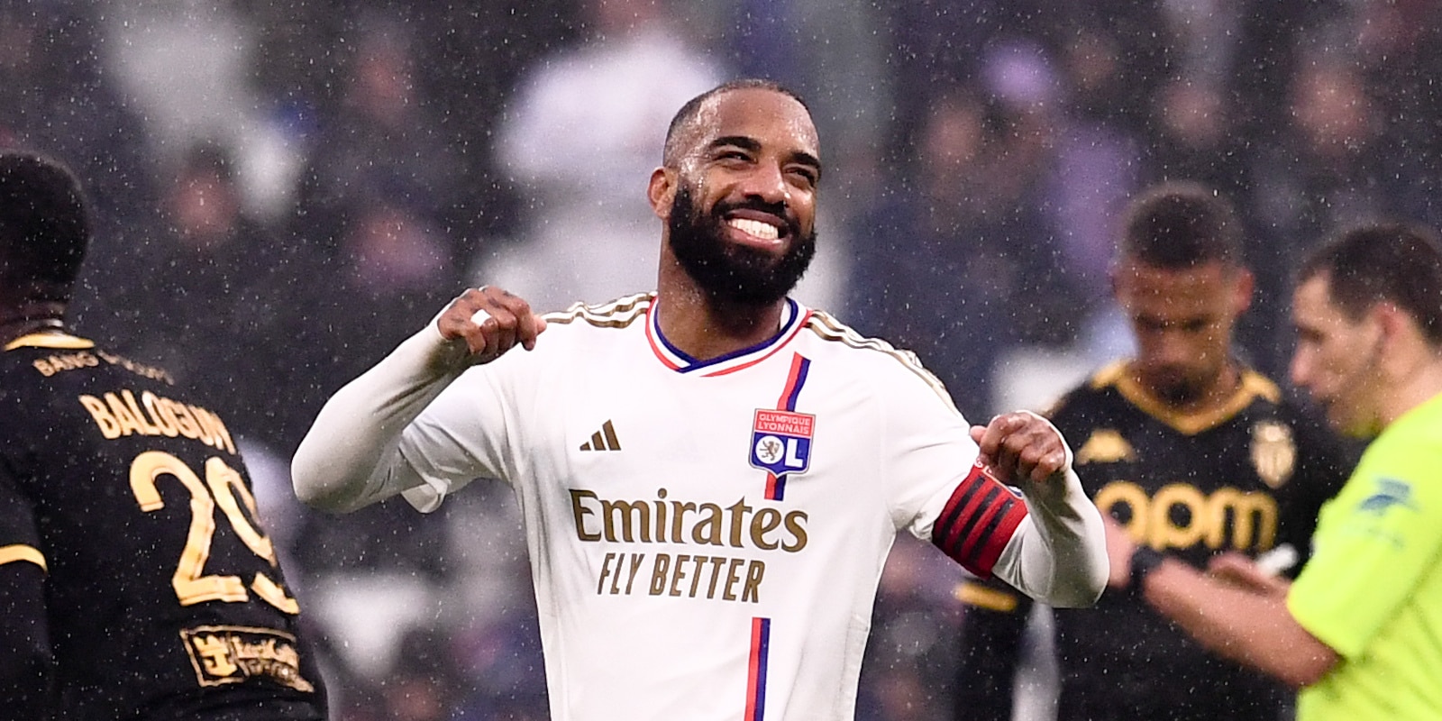 Em joga&ccedil;o de cinco gols, Lyon supera Monaco e, de quebra, d&aacute; t&iacute;tulo da Ligue 1 ao PSG