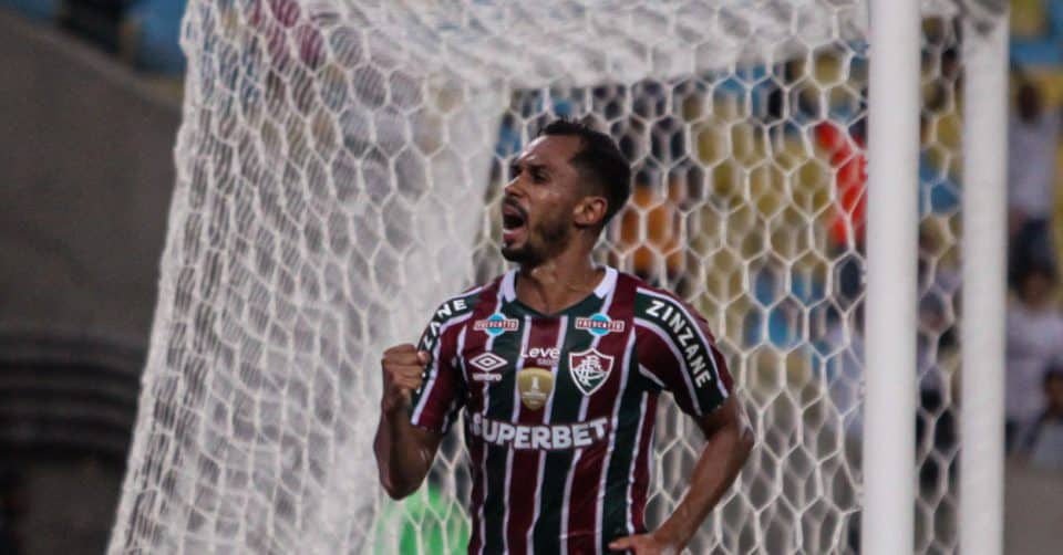 Criticado, Lima segue prestigiado por Diniz e peça importante no Fluminense